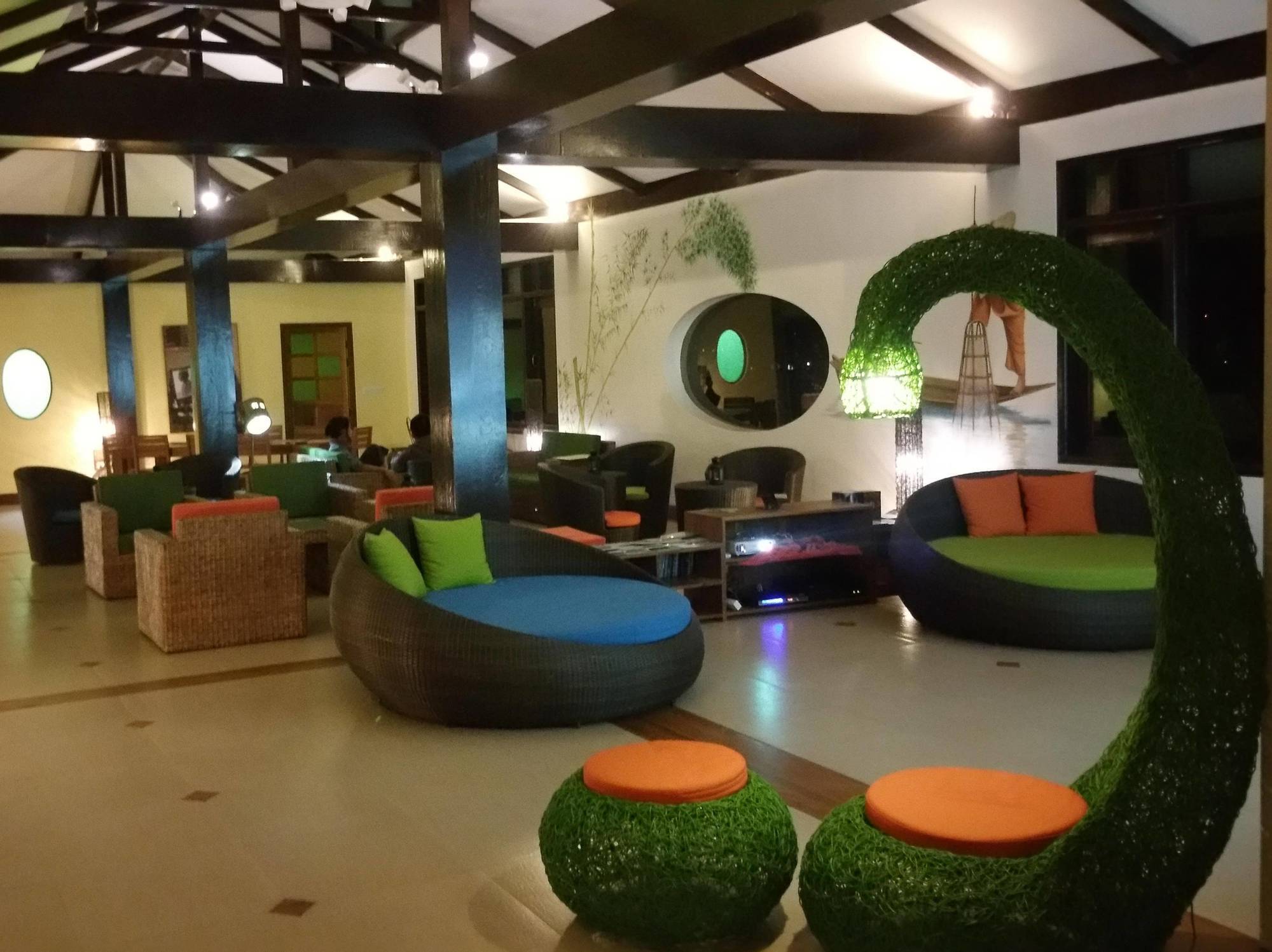 Thanakha Inle Hotel Науншве Екстер'єр фото